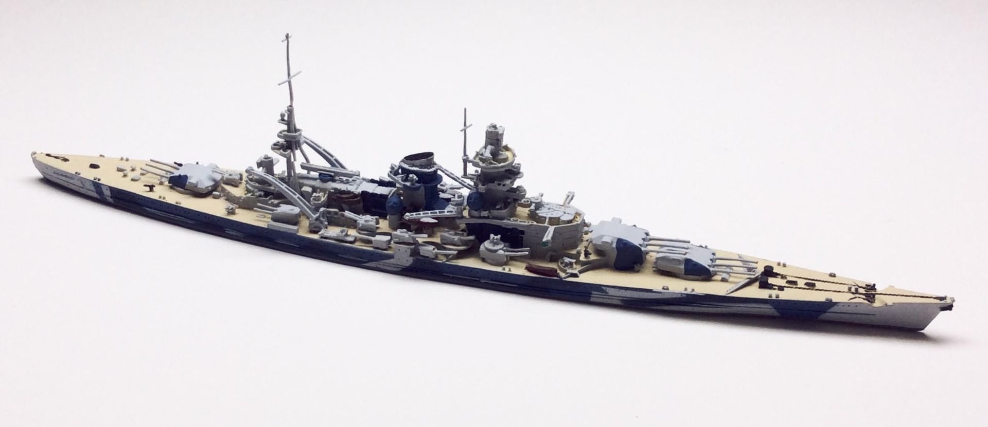 Navis-Neptun NNT1003BS German Battleship Scharnhorst Camouflaged 1943 1/1250 Scale Model