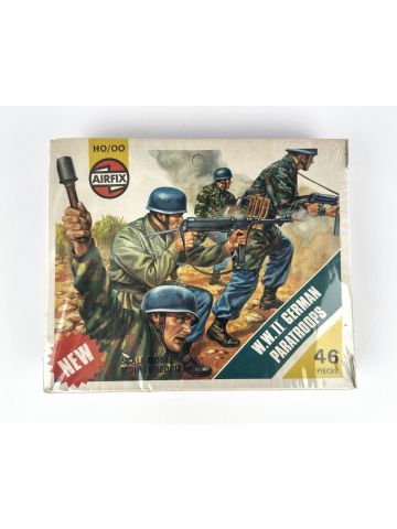 Airfix 01753 World War II German Paratroops 1/76 Scale Plastic Model Kit