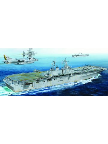 HobbyBoss 83405 US Amphibious Assault Ship Boxer 1/700 Scale Plastic Model Kit