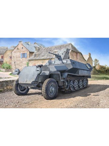 Italeri 7079 Sd.Kfz.251/10 Schuetzenpanzerwagen with 3.7cm PaK 1/72 Scale Kit