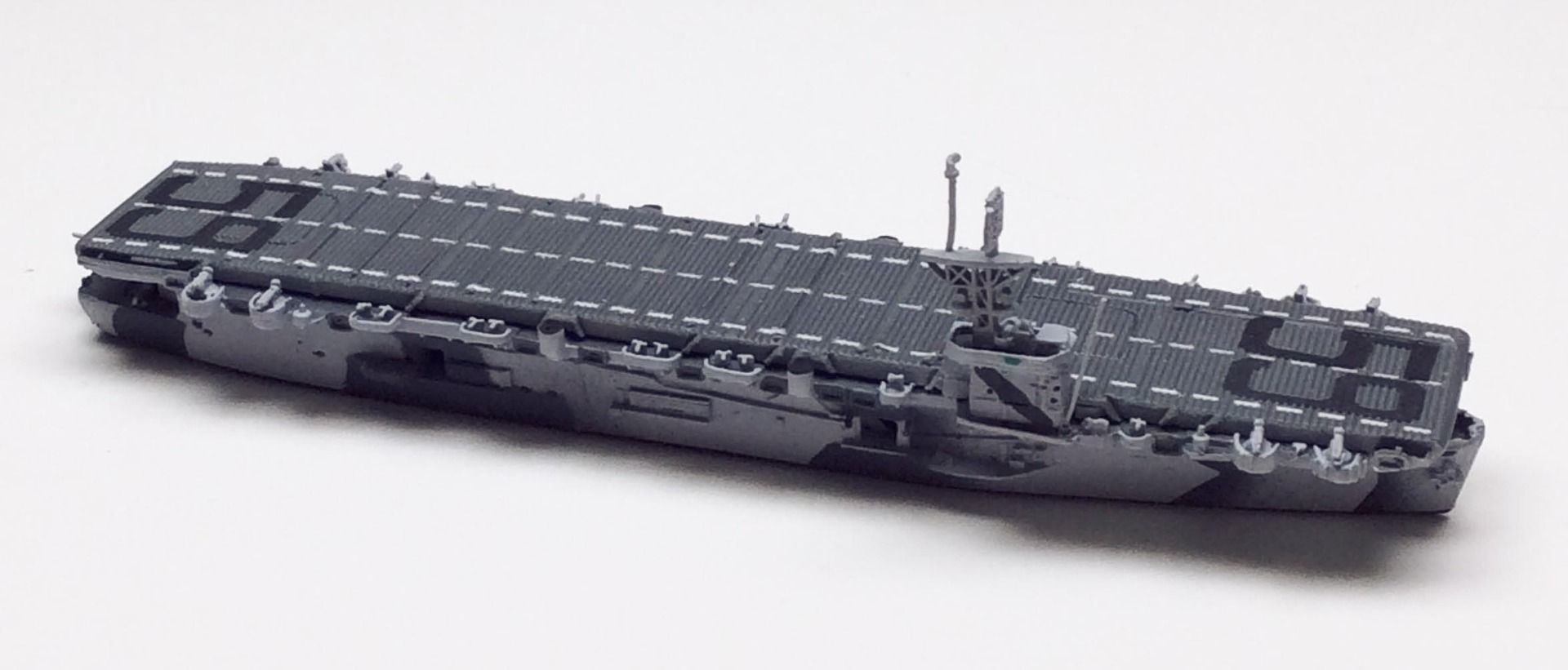 Neptun T1321 US Aircraft Carrier Mission Bay Camouflaged 1944 1/1250 Scale Model